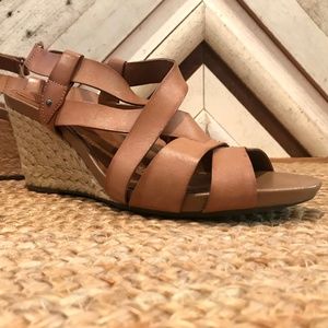 Clarks Artisan Kyna Wit Wedge Heels, Tan sz. 10